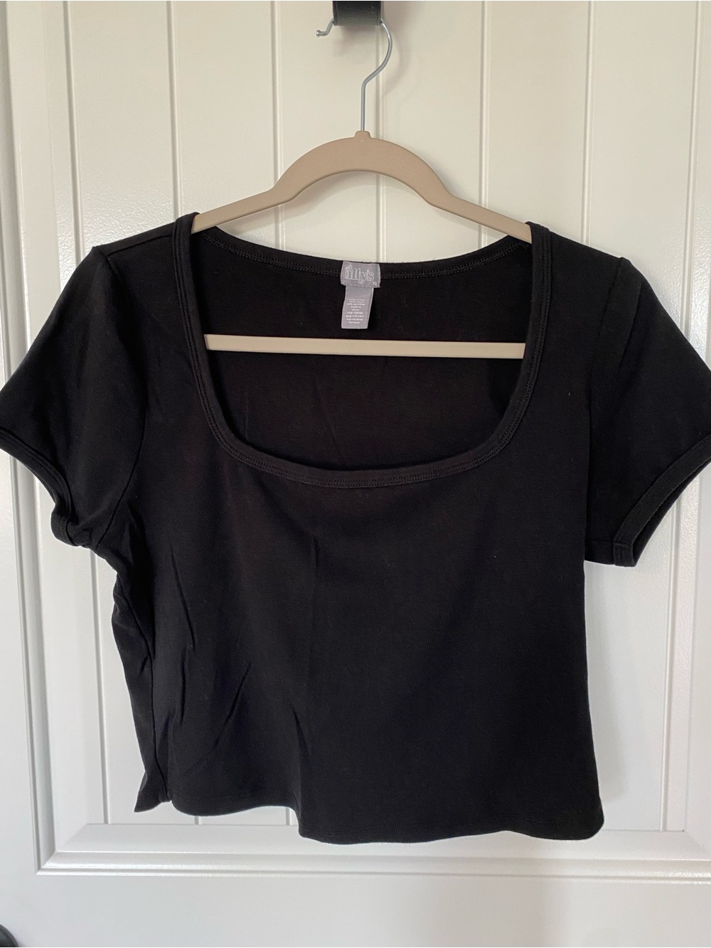 Tilly's Black Scoop Neck Crop Top